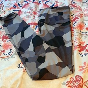 2 pairs of VSX small KNOCKOUT leggings